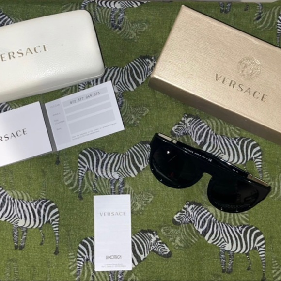 Authentic Versace Sunglasses 😎 - Picture 8 of 8